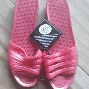 Sensi & C Coral Pink Ventilated Spa Shower Pool Slides Sandals Italy 8 NWT